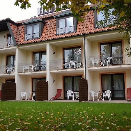 Landhotel Vierjahreszeiten Бад Кьонигсхофен им Грабфелд Екстериор снимка