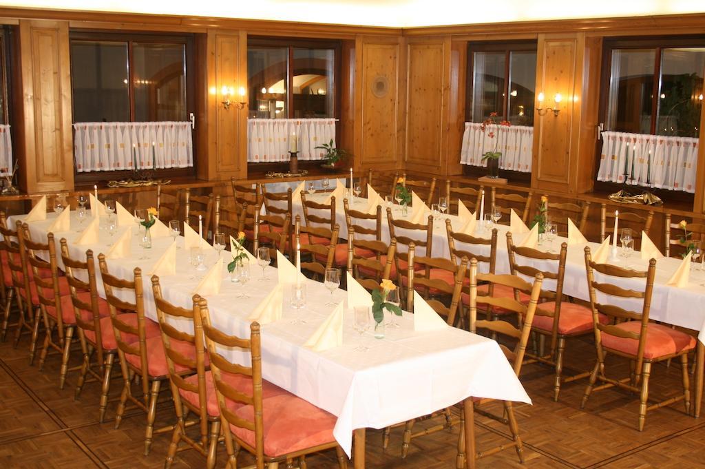 Landhotel Vierjahreszeiten Бад Кьонигсхофен им Грабфелд Екстериор снимка
