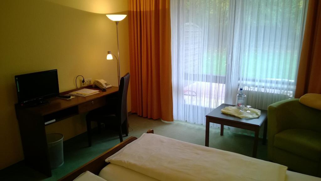 Landhotel Vierjahreszeiten Бад Кьонигсхофен им Грабфелд Стая снимка