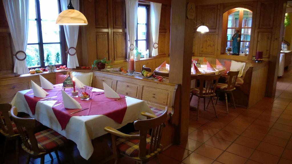 Landhotel Vierjahreszeiten Бад Кьонигсхофен им Грабфелд Екстериор снимка
