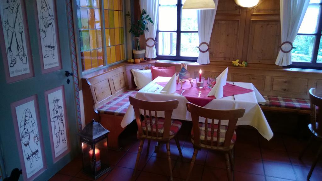 Landhotel Vierjahreszeiten Бад Кьонигсхофен им Грабфелд Екстериор снимка