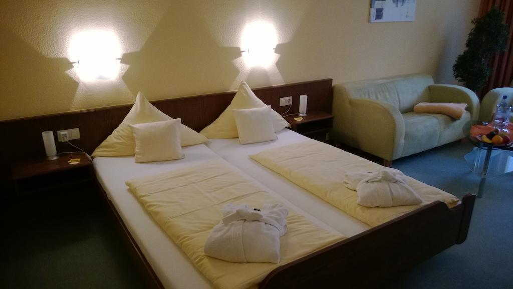 Landhotel Vierjahreszeiten Бад Кьонигсхофен им Грабфелд Стая снимка