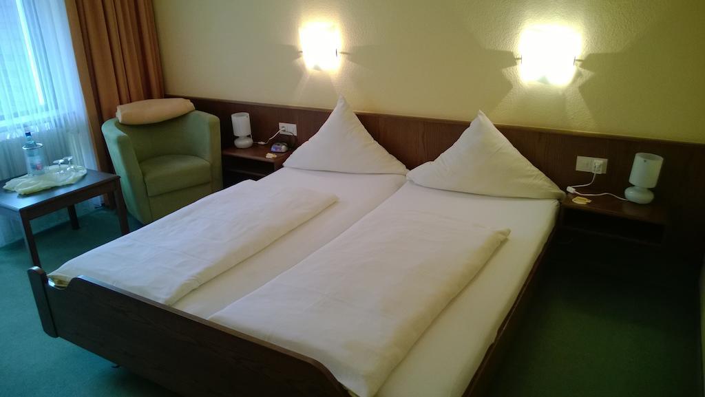 Landhotel Vierjahreszeiten Бад Кьонигсхофен им Грабфелд Стая снимка