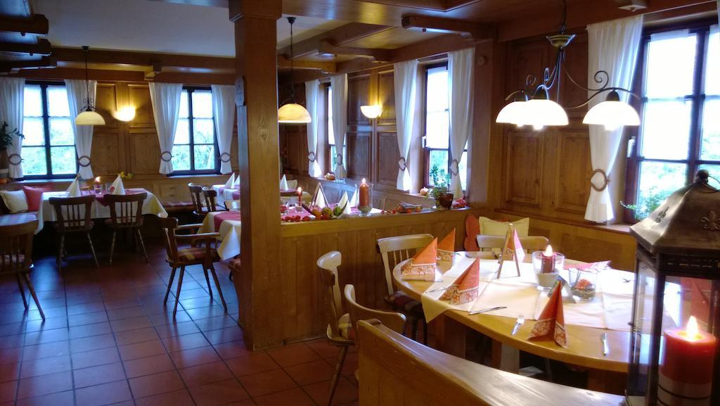 Landhotel Vierjahreszeiten Бад Кьонигсхофен им Грабфелд Екстериор снимка