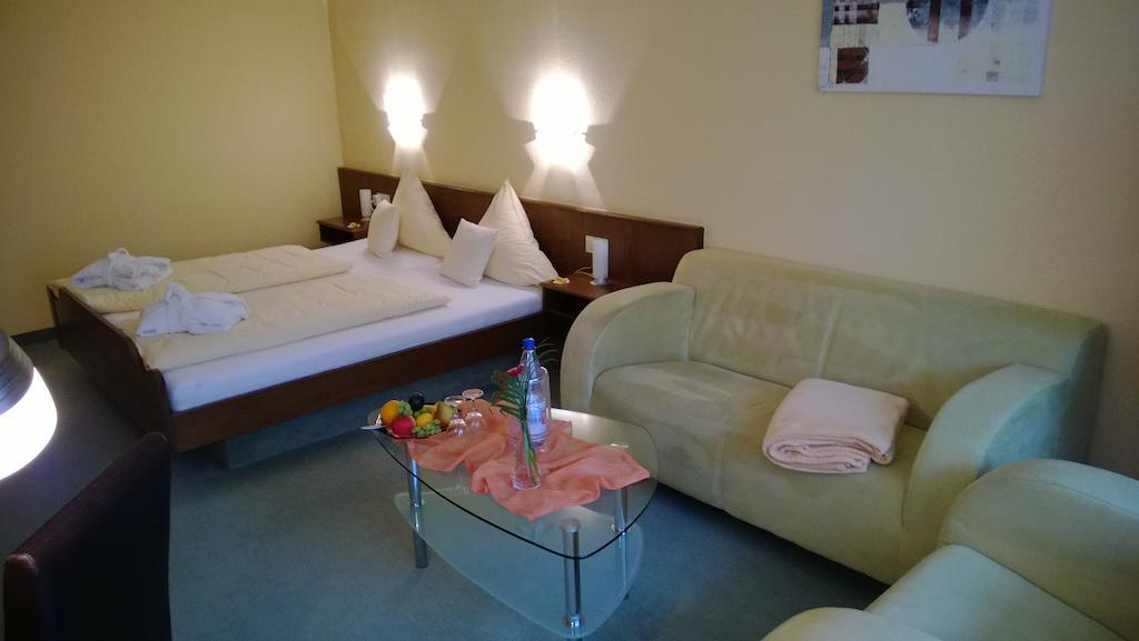 Landhotel Vierjahreszeiten Бад Кьонигсхофен им Грабфелд Стая снимка
