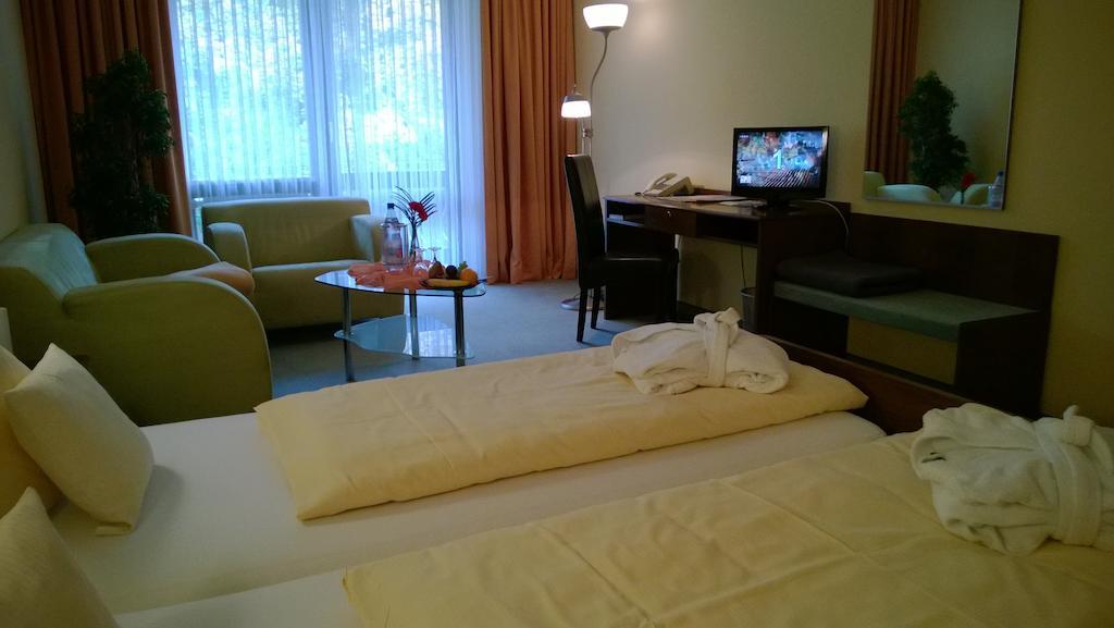 Landhotel Vierjahreszeiten Бад Кьонигсхофен им Грабфелд Стая снимка